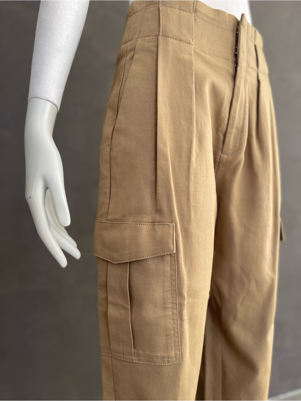 Banana Republic High Rise Pleated Tapered Cargo Pants Camel 100% Cotton Size 4